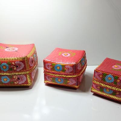 Vintage Nesting Saffron Wicker Baskets with lids