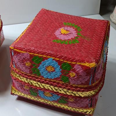 Vintage Nesting Saffron Wicker Baskets with lids