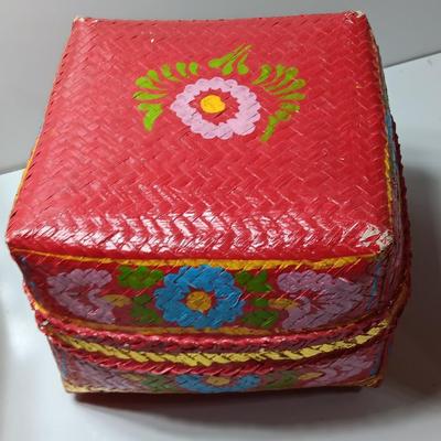 Vintage Nesting Saffron Wicker Baskets with lids