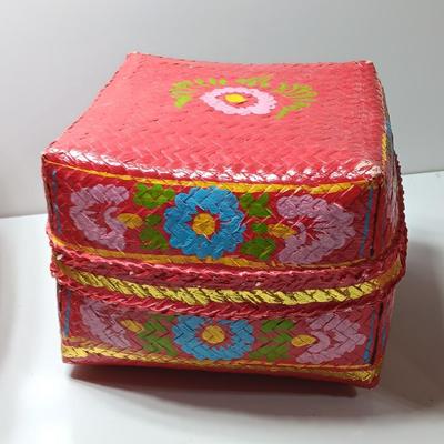 Vintage Nesting Saffron Wicker Baskets with lids