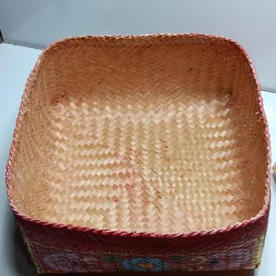 Vintage Nesting Saffron Wicker Baskets with lids
