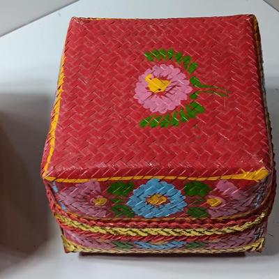 Vintage Nesting Saffron Wicker Baskets with lids