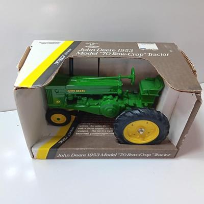 ERTL 1/16 scale Die Cat John Deere 1953 Model '70 Row Crop Tractor
