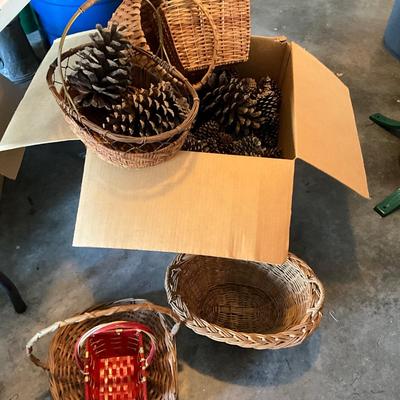 G2013 Large Box of Baskets and Pinecones