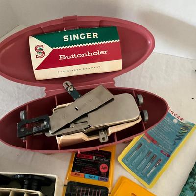 UBC2017 Vintage Singer Sewing Machine with Table & Ikea Chair with Accessories