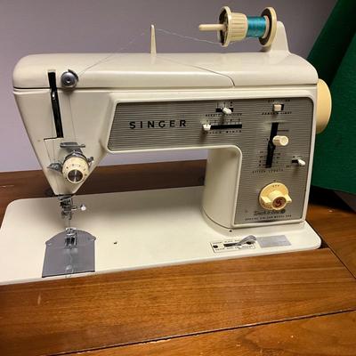 UBC2017 Vintage Singer Sewing Machine with Table & Ikea Chair with Accessories