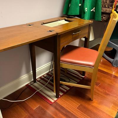 UBC2017 Vintage Singer Sewing Machine with Table & Ikea Chair with Accessories