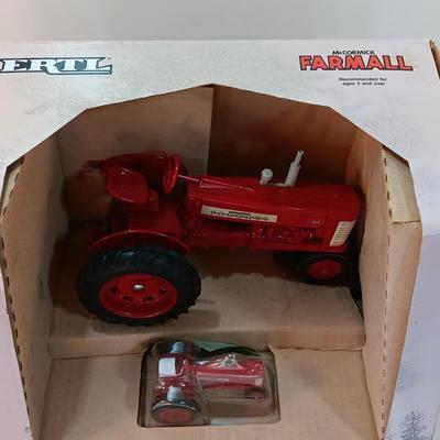 1987 ERTL Die cast Tractors Past McCormick Farmall 350