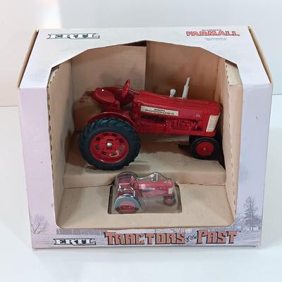 1987 ERTL Die cast Tractors Past McCormick Farmall 350