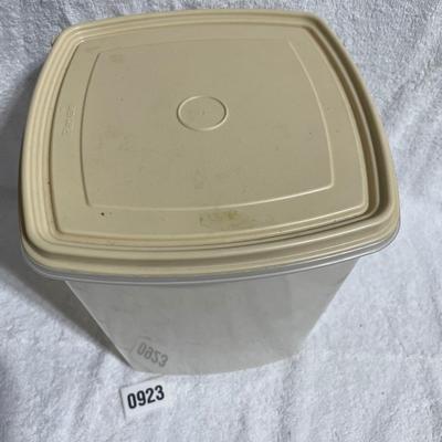 Storage container