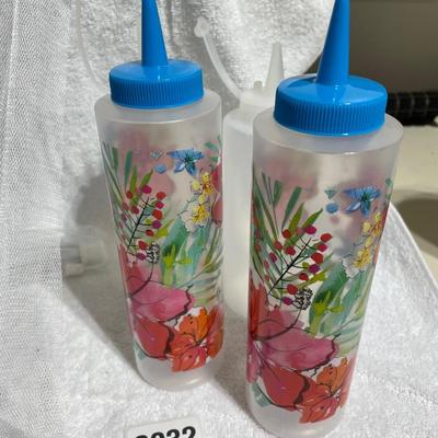 2 food tents and squirt bottles