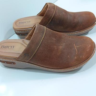 BORN Handcrafted Footwear comfort clogs Size W10
