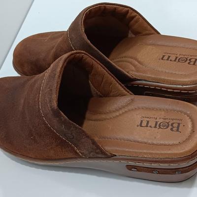 BORN Handcrafted Footwear comfort clogs Size W10