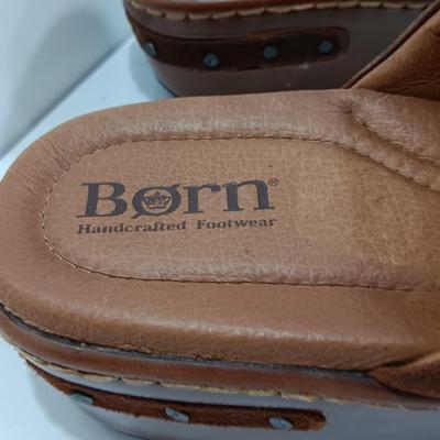 BORN Handcrafted Footwear comfort clogs Size W10