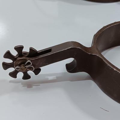 Brown Spurs Men's, Bottle Opener, with Horseshoe Motif with Weaver leather straps LIKE NEW!