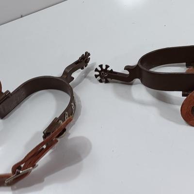 Brown Spurs Men's, Bottle Opener, with Horseshoe Motif with Weaver leather straps LIKE NEW!
