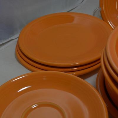 20 Piece "Butterscotch" FIESTA WARE Dinner Setting for 4