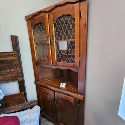 Corner cabinet