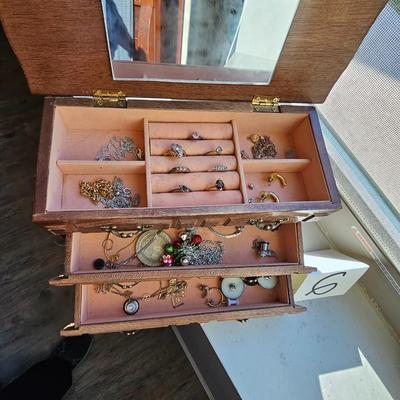 Jewelry Box with jewlery