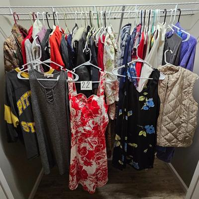 Lot of womens clothes size L and XL