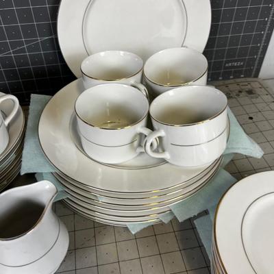 CHINA Tienshan Fine China Classic Gold