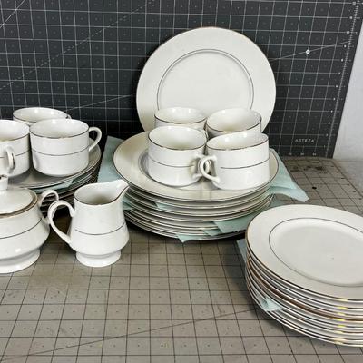 CHINA Tienshan Fine China Classic Gold