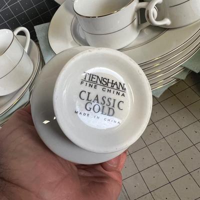 CHINA Tienshan Fine China Classic Gold
