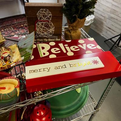 Extra Large Lot of Christmas DÃ©cor items'