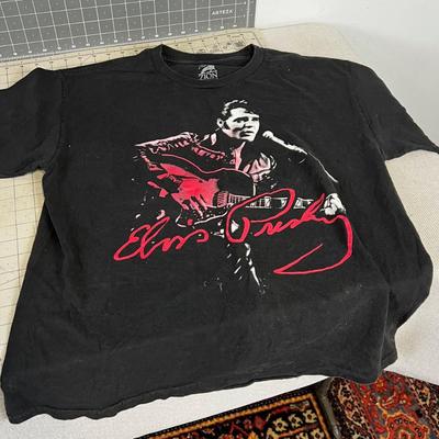  Elvis Presley Size Large T-Shirt 
