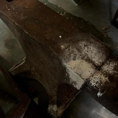 Extra Large ANVIL 32" Long with Accessories And it RINGS as it should! 