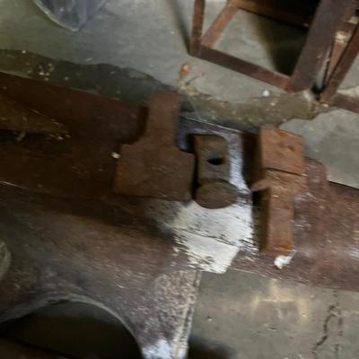 Extra Large ANVIL 32" Long with Accessories And it RINGS as it should! 