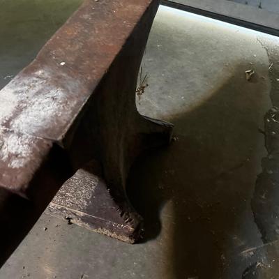 Extra Large ANVIL 32" Long with Accessories And it RINGS as it should! 