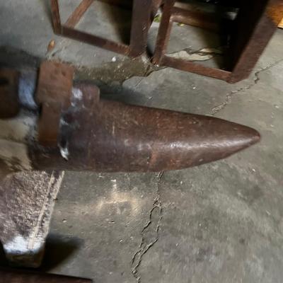 Extra Large ANVIL 32" Long with Accessories And it RINGS as it should! 