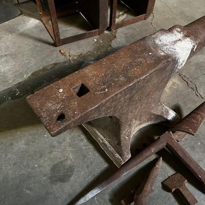 Extra Large ANVIL 32" Long with Accessories And it RINGS as it should! 