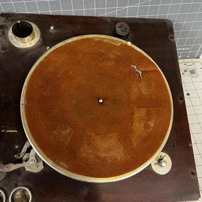 Box of Victrola parts