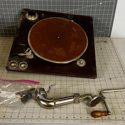 Box of Victrola parts