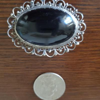 3 Lovely Vintage pieces - 2 brooches and a pendant