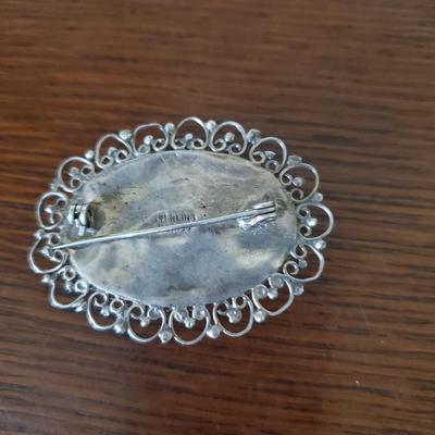 3 Lovely Vintage pieces - 2 brooches and a pendant