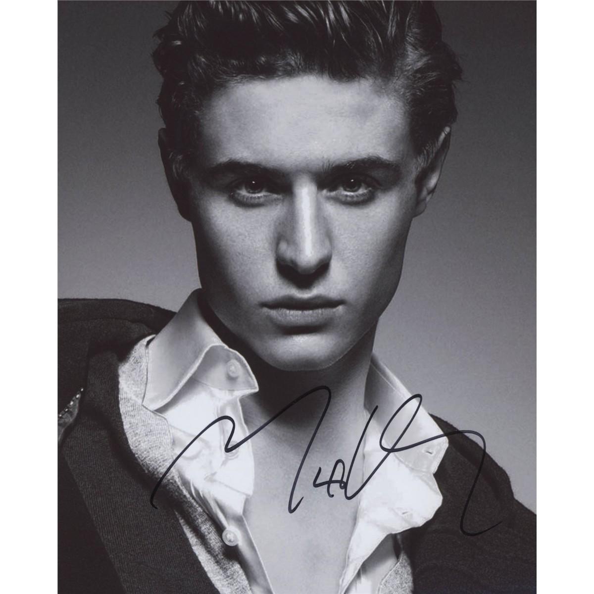 Max Irons signed photo EstateSales