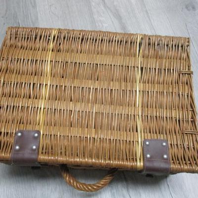 Wicker Lidded Sewing or Yarn Basket - H