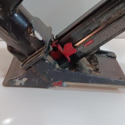 Husky pneumatic 3 in 1 flooring Nailer