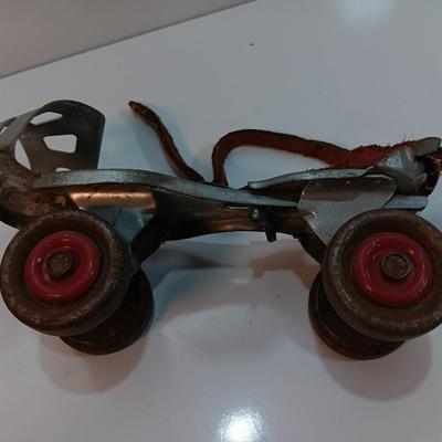 Vintage Globe Skate Corp. 1950's Roller Skates Menomonee Falls Wisconsin USA #30