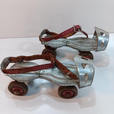 Vintage Globe Skate Corp. 1950's Roller Skates Menomonee Falls Wisconsin USA #30