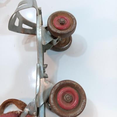 Vintage Globe Skate Corp. 1950's Roller Skates Menomonee Falls Wisconsin USA #30