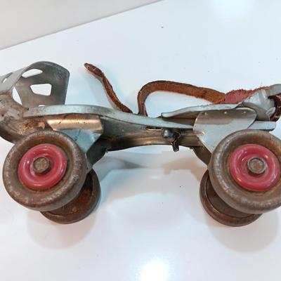 Vintage Globe Skate Corp. 1950's Roller Skates Menomonee Falls Wisconsin USA #30