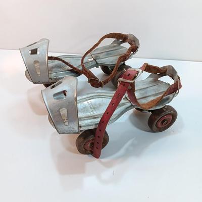 Vintage Globe Skate Corp. 1950's Roller Skates Menomonee Falls Wisconsin USA #30