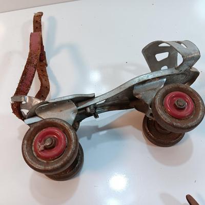 Vintage Globe Skate Corp. 1950's Roller Skates Menomonee Falls Wisconsin USA #30