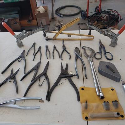 VARIETY OF PLIERS AND HOLD DOWN CLAMPS