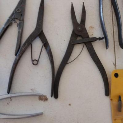 VARIETY OF PLIERS AND HOLD DOWN CLAMPS
