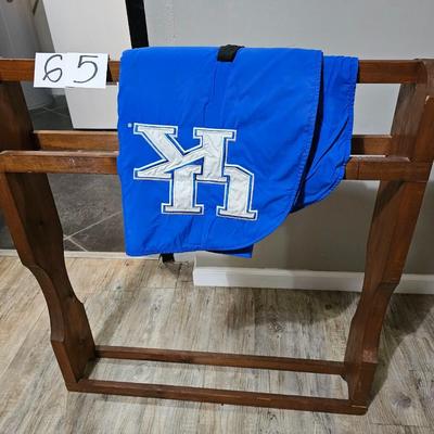 UK stadium banket, fleece lined and narrow quilt rack